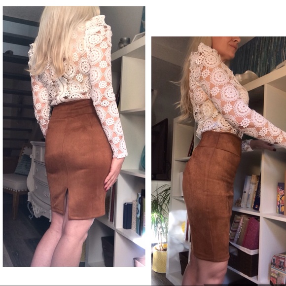 💋Off White Scalloped Lace Top🌟 - Picture 3 of 5